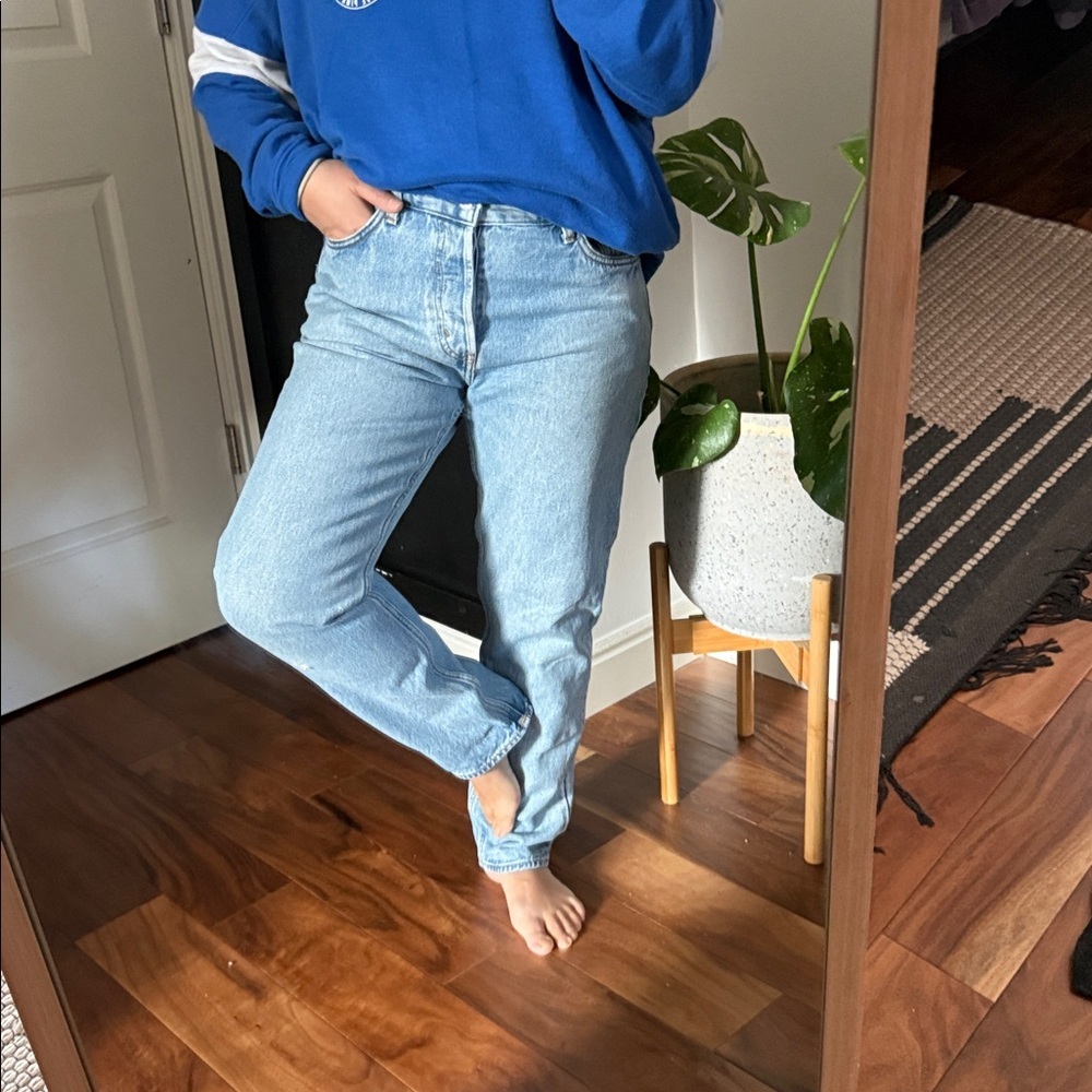 Weekday Light Wash Barrel Relaxed Tapered Jeans. Size 29